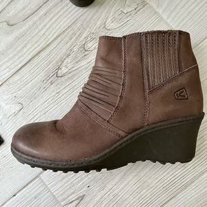 Keen Brown Wedges